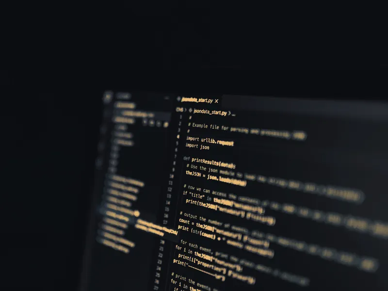 Tela com código-fonte em editor escuro
